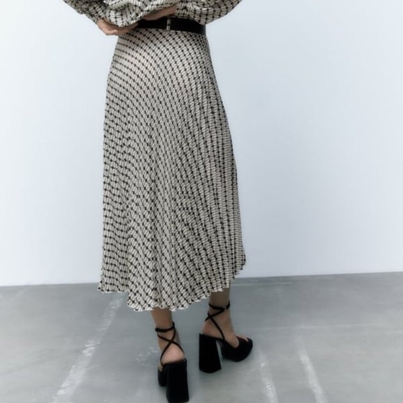 ZARA PLEATED MIDI SKIRT. NWT. XS - Picture 7 of 7